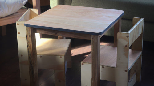 Mesa Montessori + 2 Sillas En Madera Nativa y plywood.
