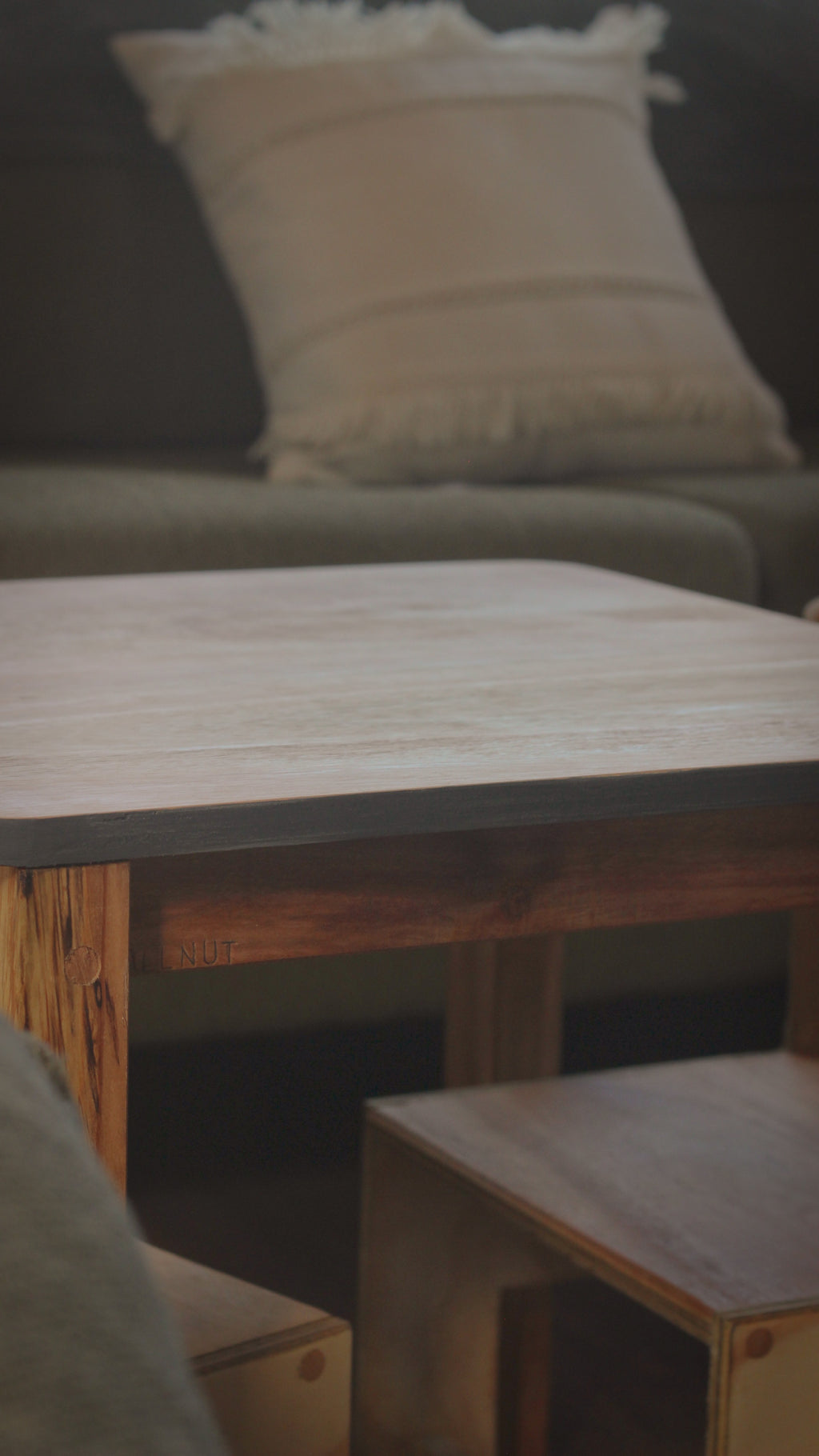 Mesa Montessori + 2 Sillas  - Madera Nativa y Plywood. - Hecho en Chile