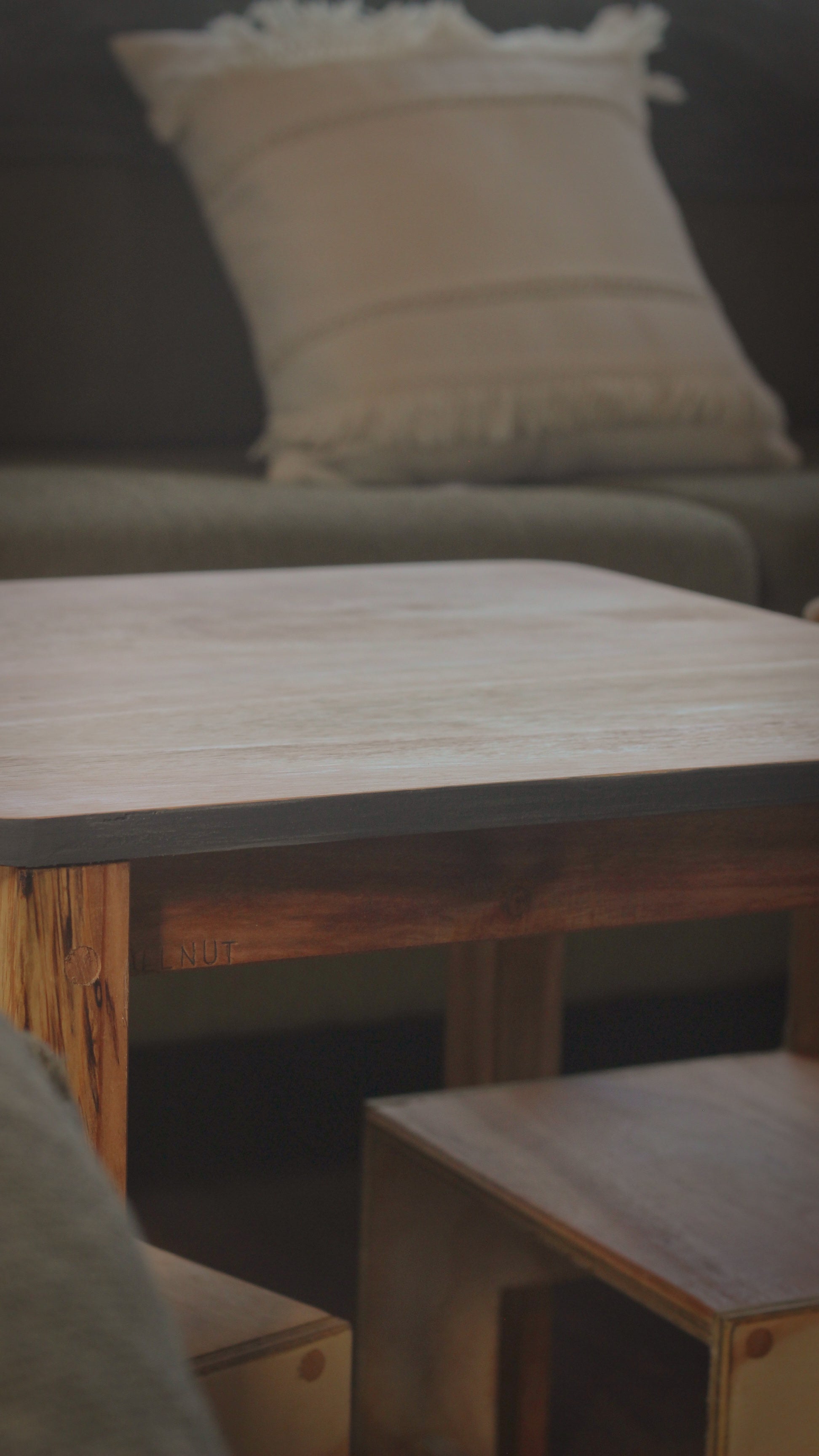 Mesa Montessori + 2 Sillas  - Madera Nativa y Plywood. - Hecho en Chile