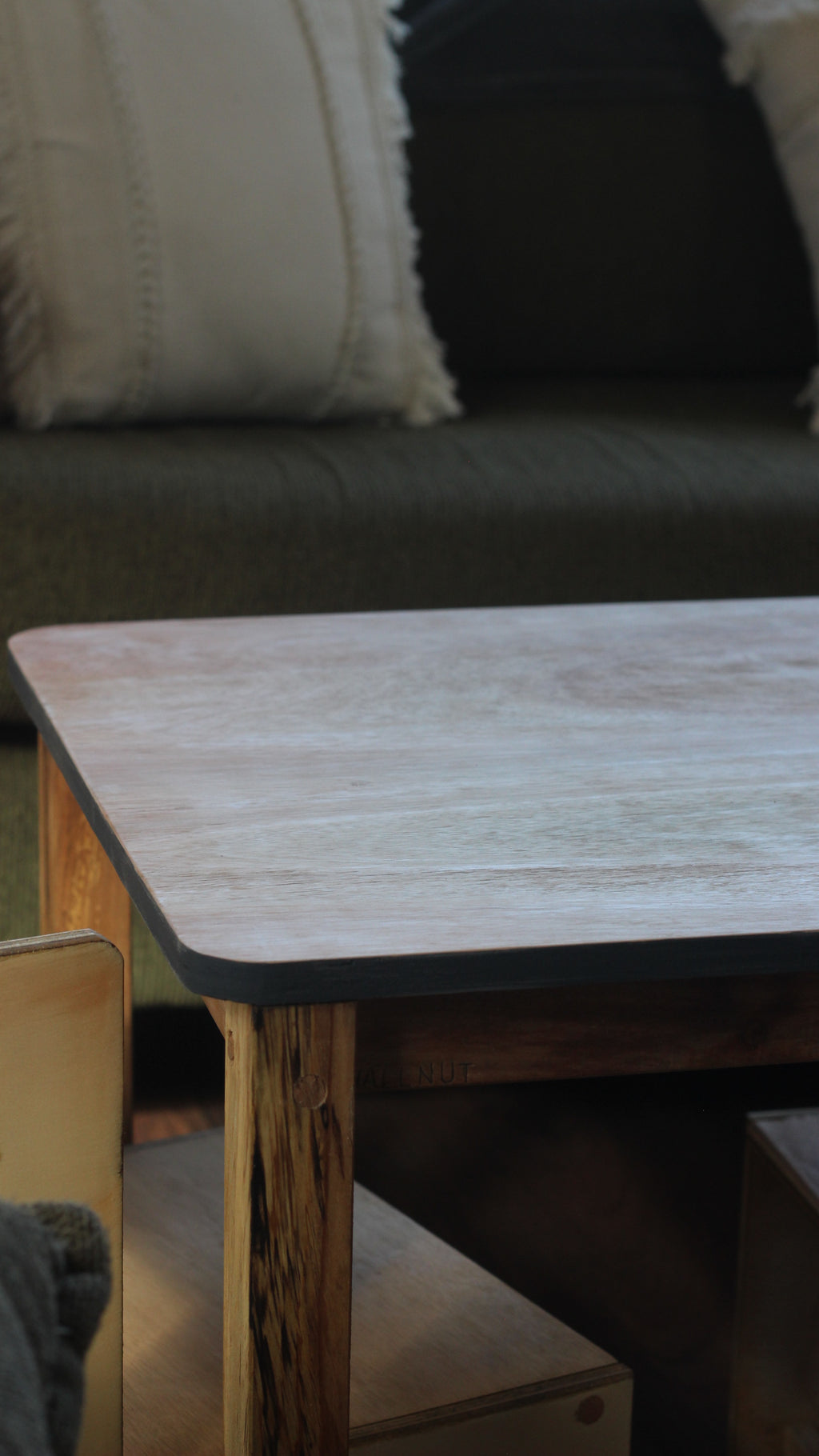 Mesa Montessori + 2 Sillas  - Madera Nativa y Plywood. - Hecho en Chile