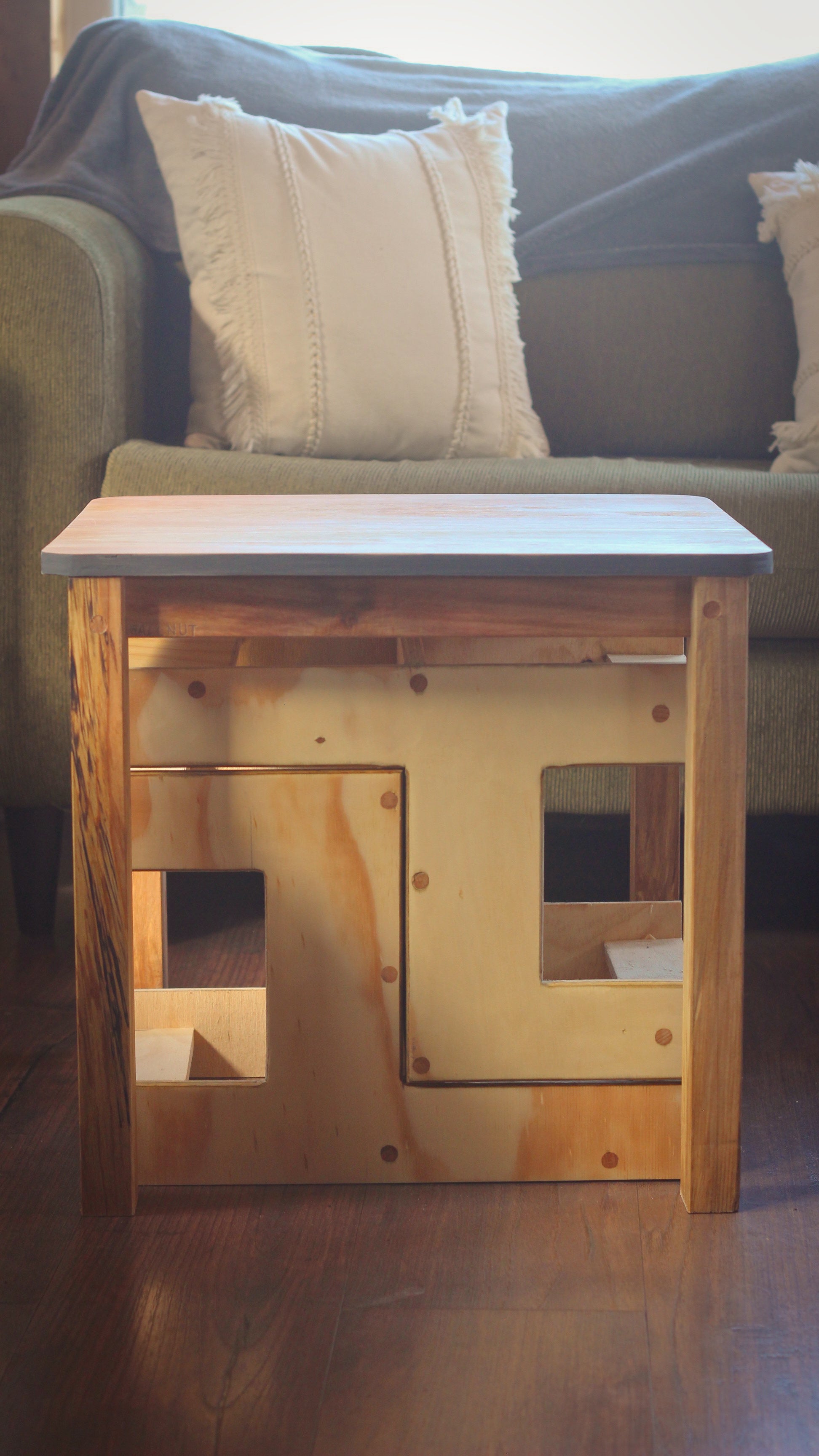 Mesa Montessori + 2 Sillas  - Madera Nativa y Plywood. - Hecho en Chile