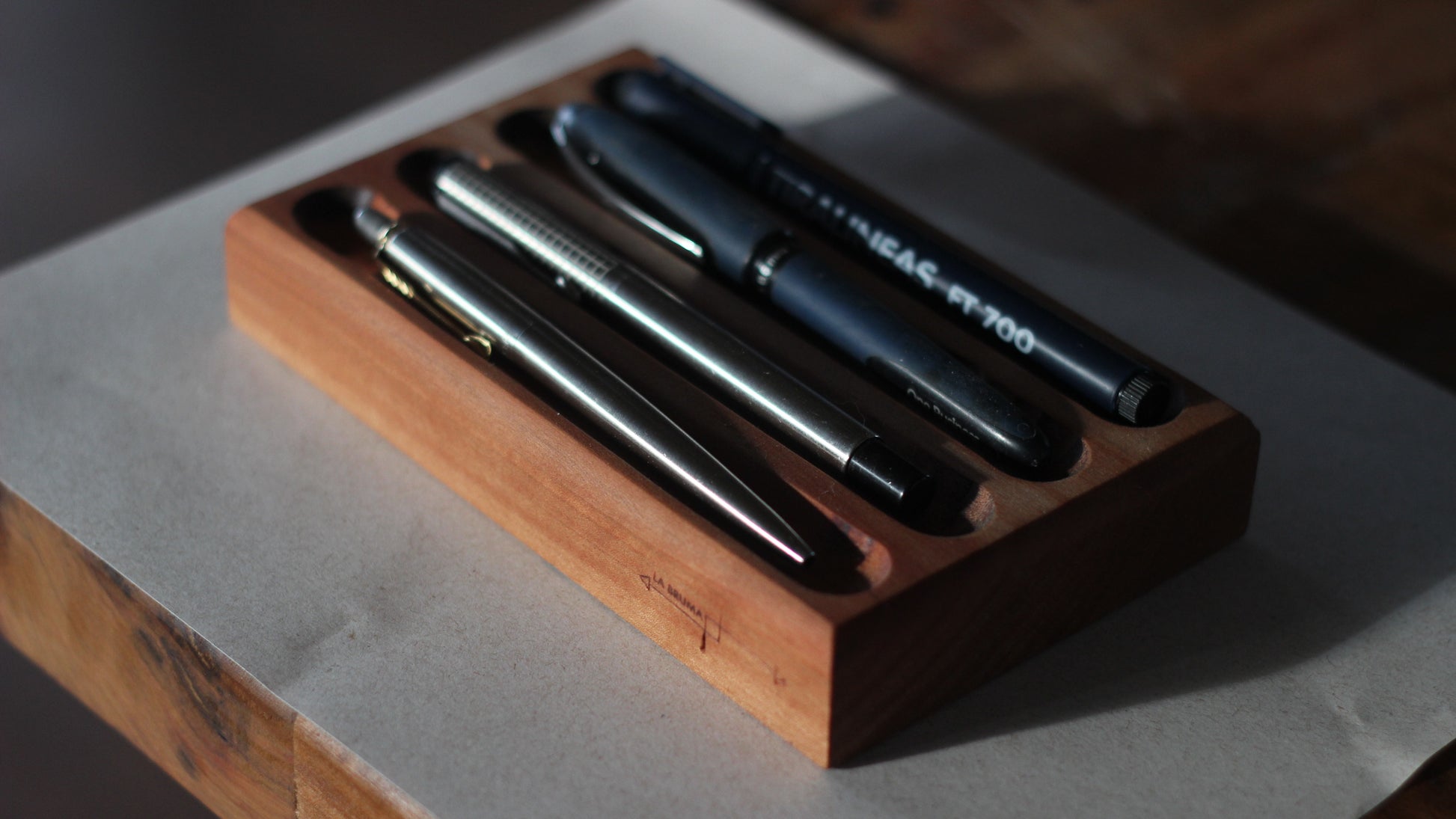 Organizador de lápices (plumas) escritorio - Madera nativa - Taller la Bruma