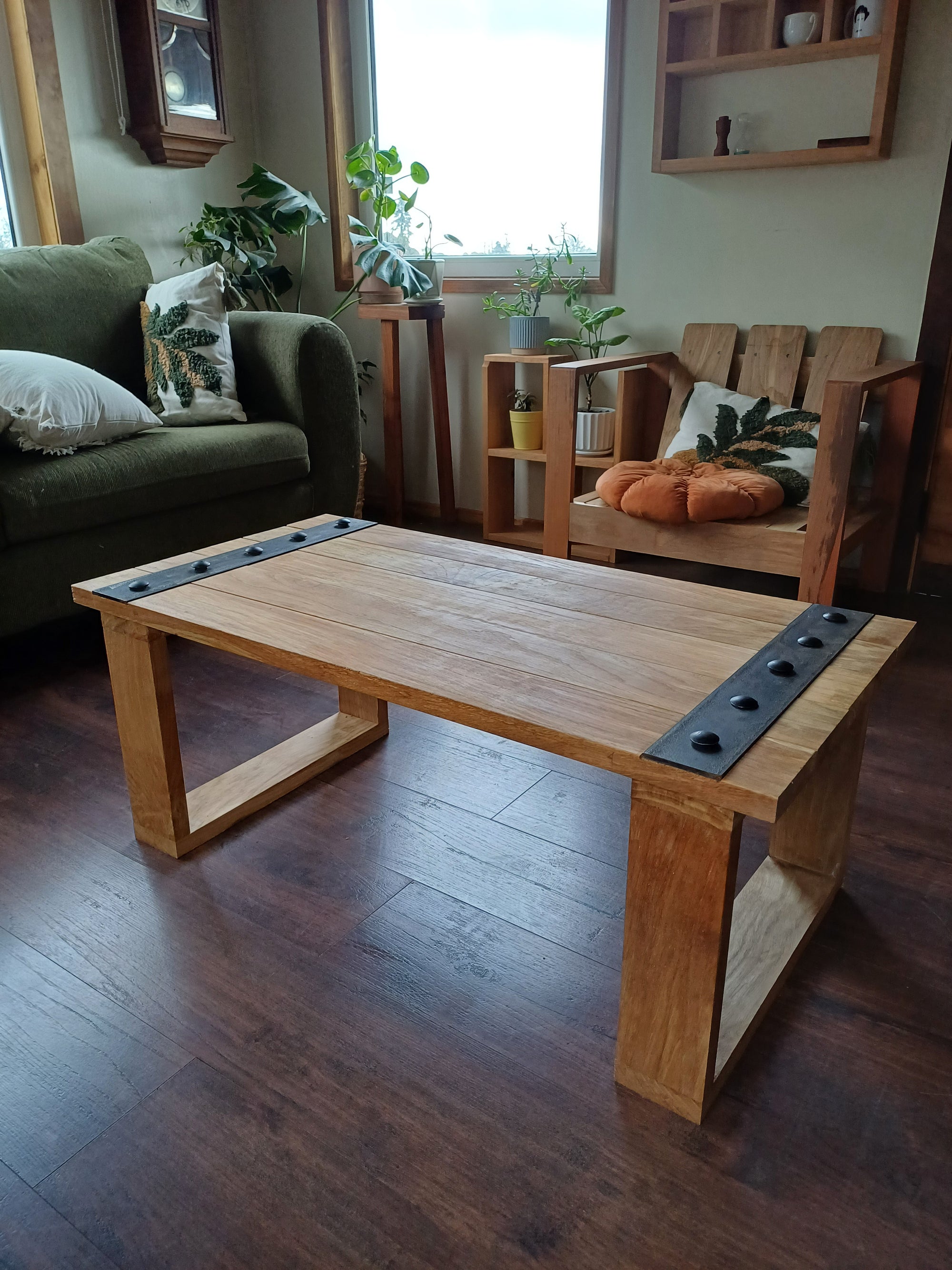 Mesa de Centro Madera - Roble Europeo y Hierro Forjado - Gratis 4 posavasos de encino - Hecho en Chile - Mesa Vikinga